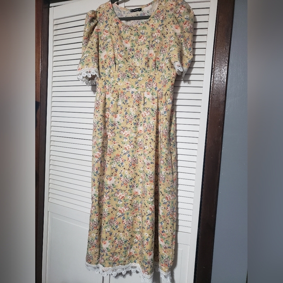 Ladies Shein Ditsy Floral Print Guipure Lace Trim Puff Sleeve Dress XL NWOT - Picture 2 of 8